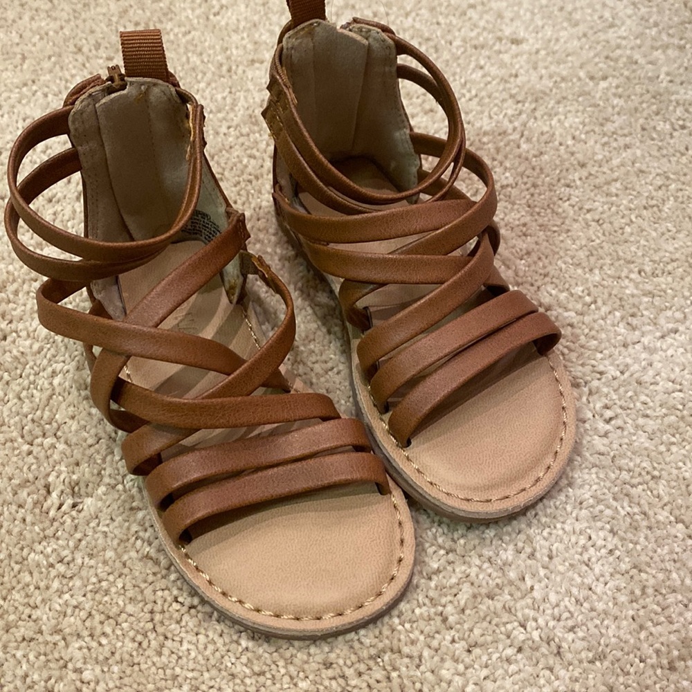 Toddler girls gladiator sandals. Size 5. Brown.